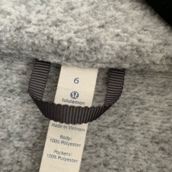 It’s fleecing freezing zip up - Picture 4 of 4